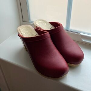 No. 6 Old School clog with high heel. Size 38